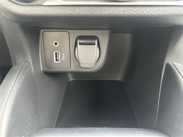 Vehicle image 33 of 41