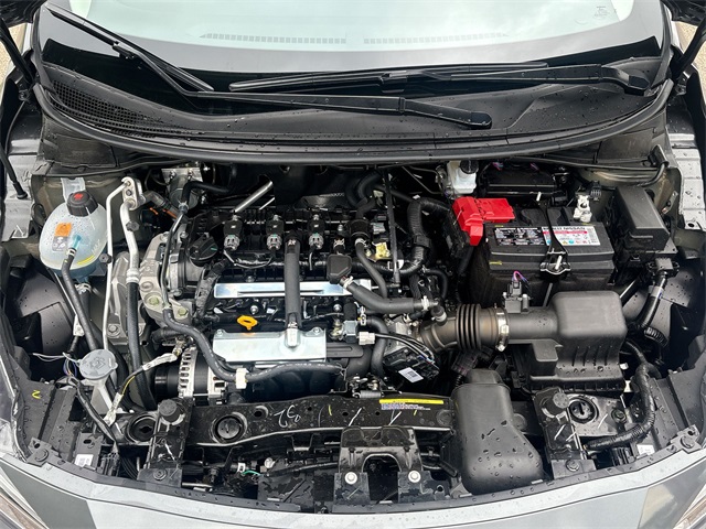 Vehicle image 27 of 41
