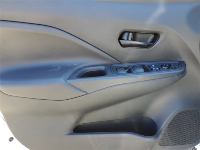 Vehicle image 16 of 30