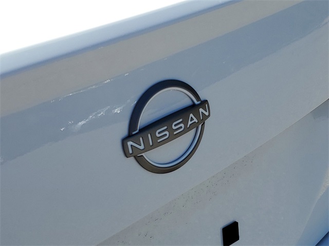 Vehicle image 27 of 30