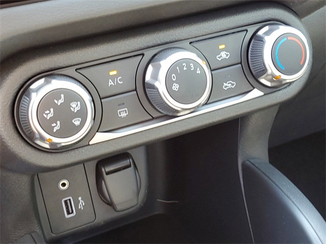 Vehicle image 14 of 30
