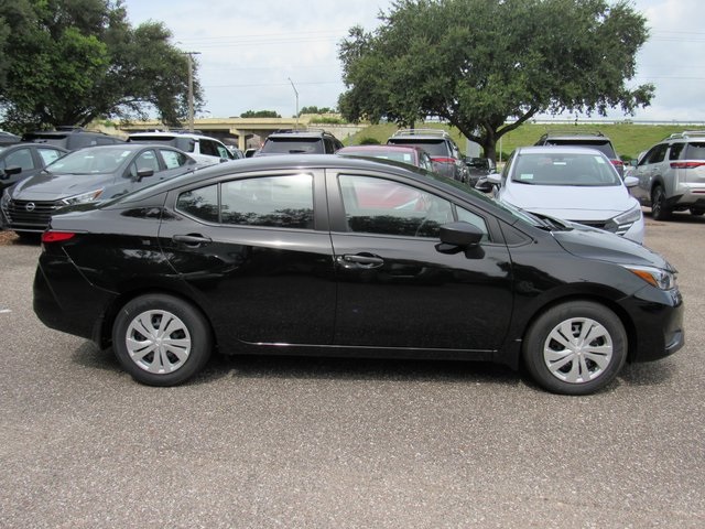 2025 Nissan Versa S Image 8 of 35