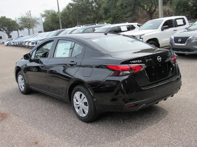 2025 Nissan Versa S Image 13 of 35