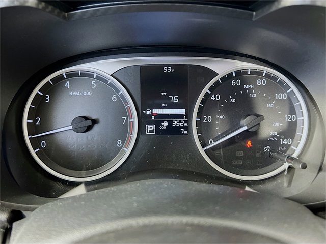 Vehicle image 18 of 32