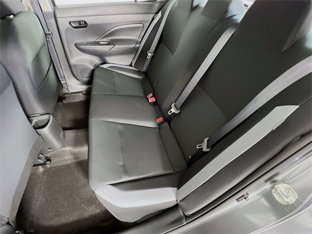 Vehicle image 14 of 32