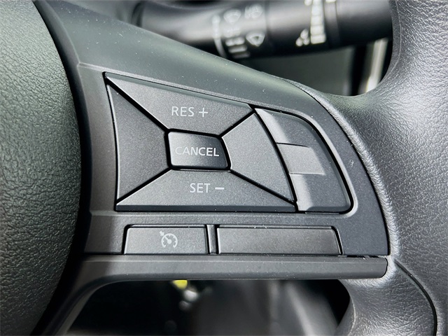 Vehicle image 27 of 32