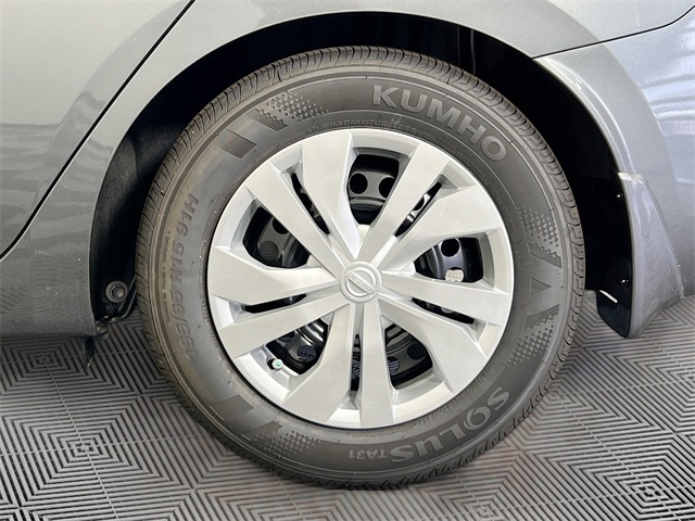 Vehicle image 9 of 32