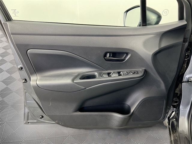 Vehicle image 23 of 32