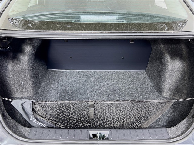 Vehicle image 10 of 32