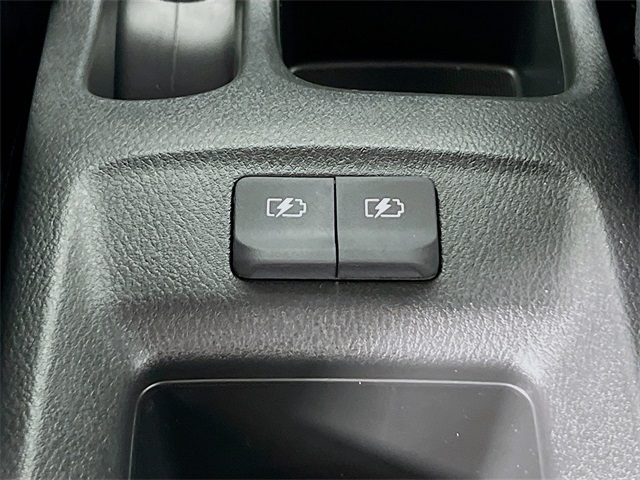 Vehicle image 25 of 32