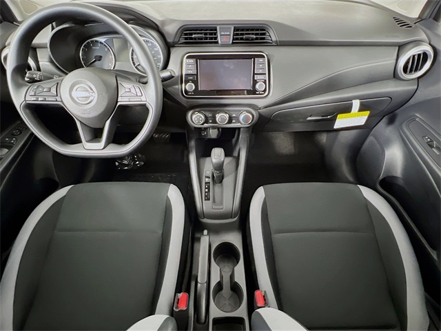 Vehicle image 17 of 32