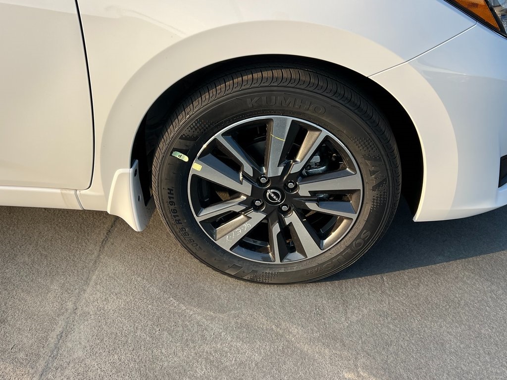Vehicle image 9 of 26