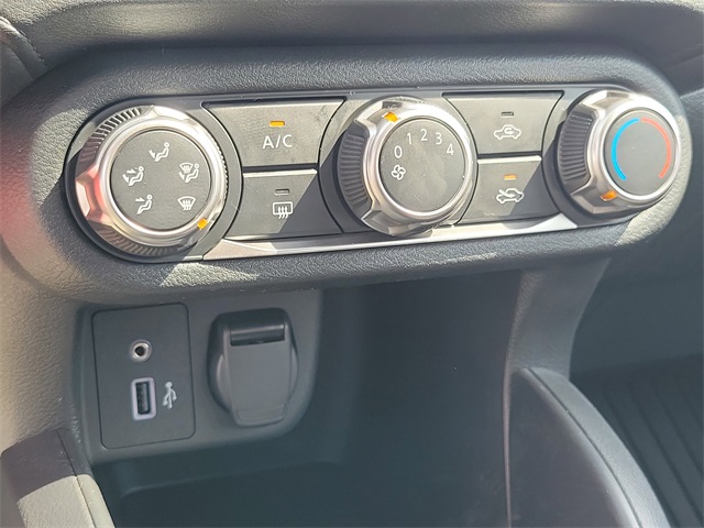 Vehicle image 13 of 25