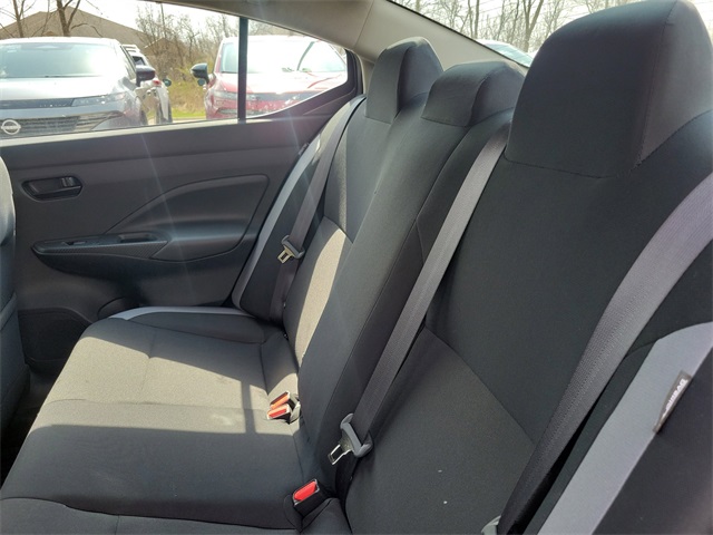 Vehicle image 21 of 25