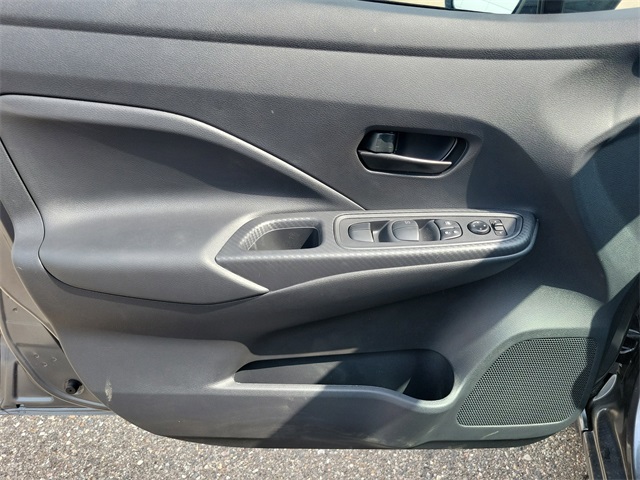 Vehicle image 15 of 25