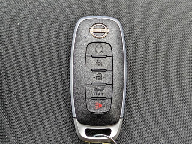 2025 Nissan Versa SR Image 21 of 28