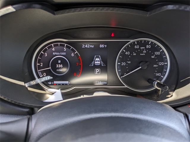 2025 Nissan Versa SR Image 14 of 28