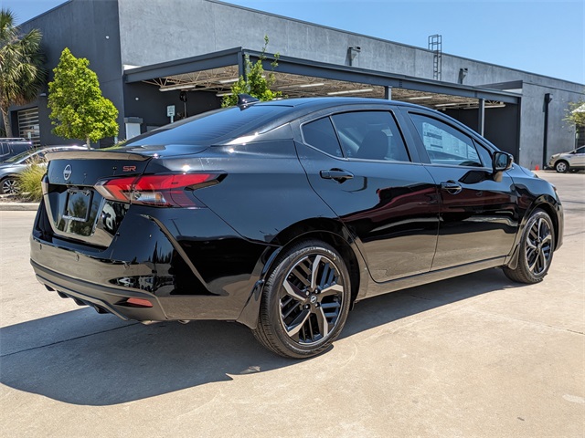 2025 Nissan Versa SR Image 6 of 28