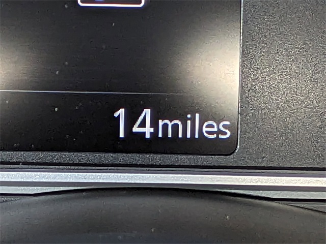 2025 Nissan Versa SR Image 15 of 28