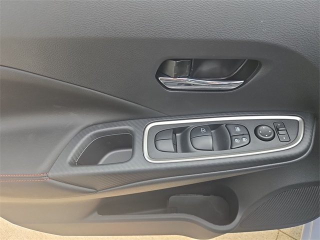 Vehicle image 14 of 40