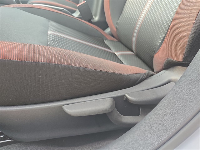 Vehicle image 13 of 40