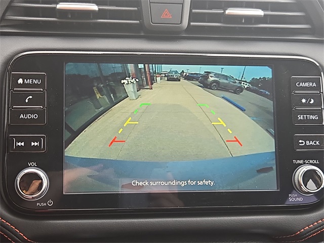 Vehicle image 18 of 40
