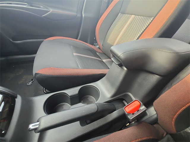 Vehicle image 21 of 40