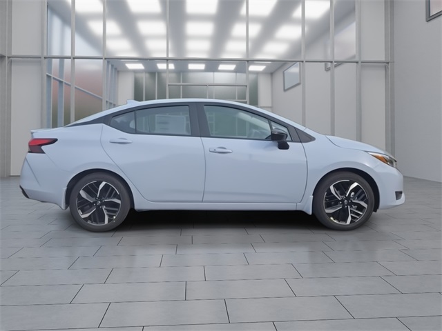 Vehicle image 5 of 40