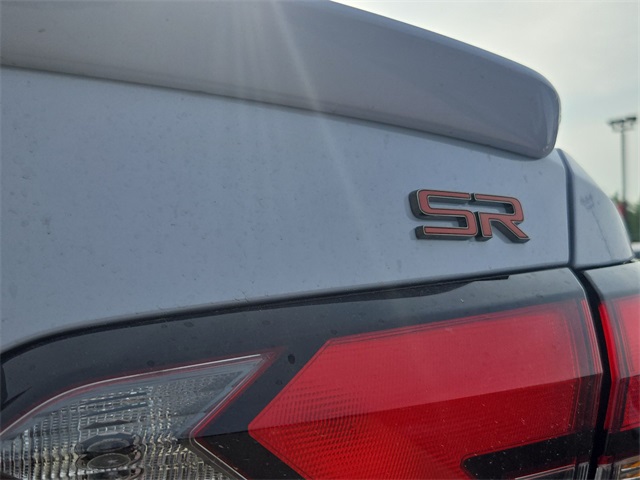 Vehicle image 25 of 40
