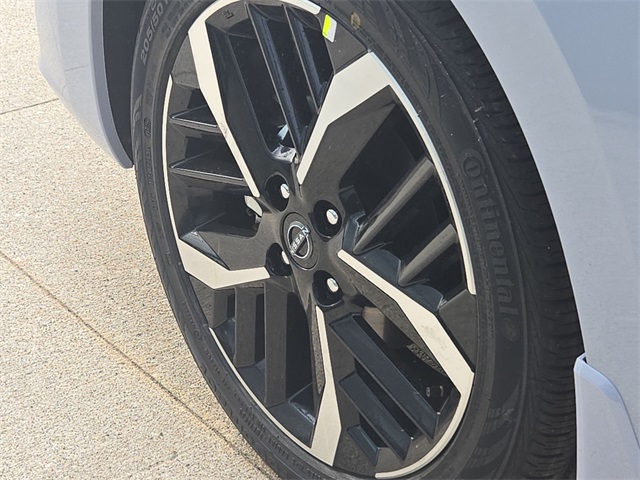 Vehicle image 11 of 40
