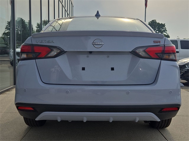 Vehicle image 8 of 40