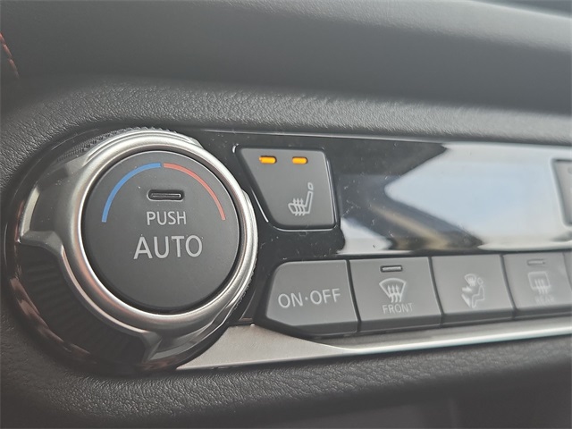 Vehicle image 26 of 40
