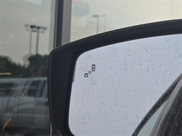 Vehicle image 28 of 40