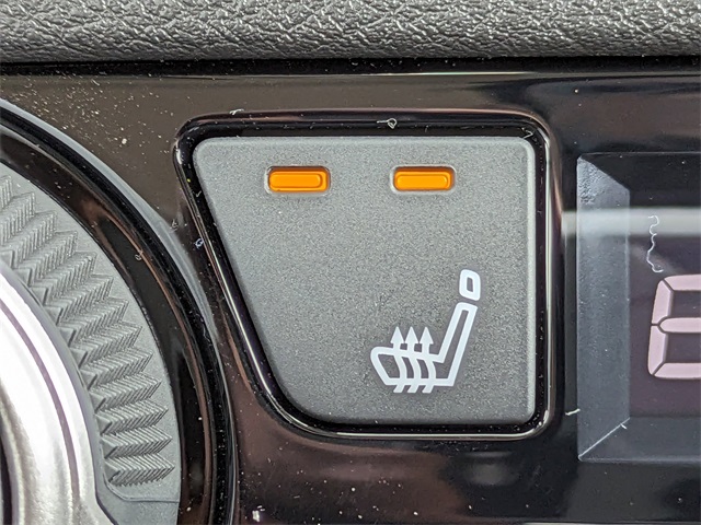 2025 Nissan Versa SR Image 17 of 29