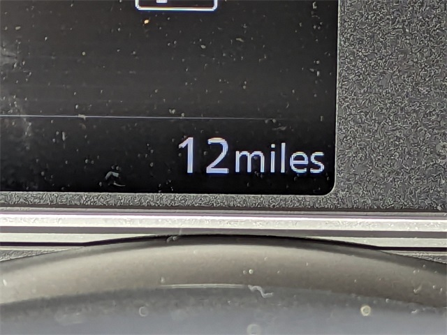 2025 Nissan Versa SR Image 16 of 29