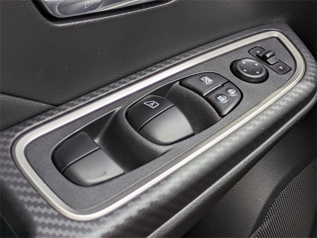 2025 Nissan Versa SR Image 26 of 29