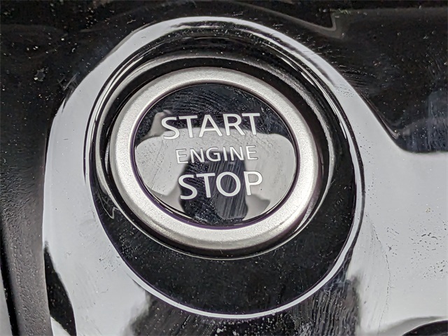 2025 Nissan Versa SR Image 29 of 29