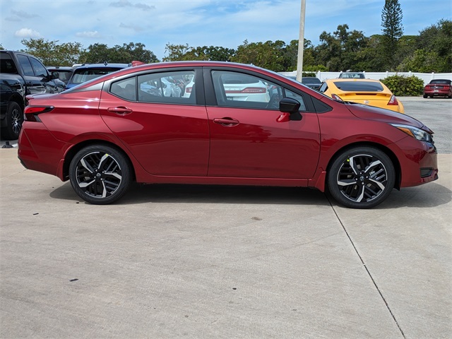 2025 Nissan Versa SR Image 5 of 29