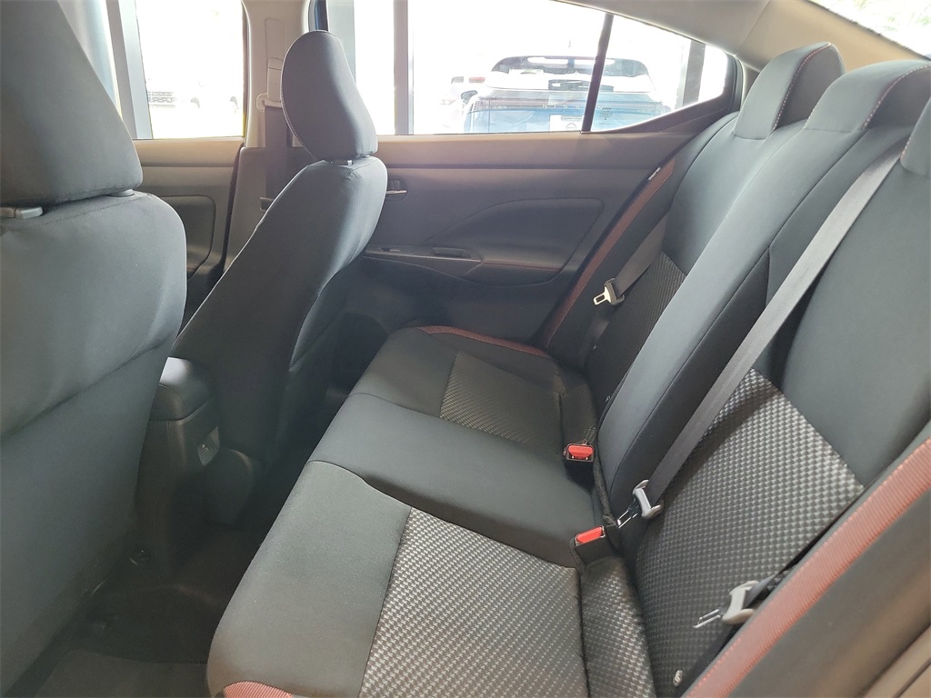 2025 Nissan Versa SR Image 7 of 11