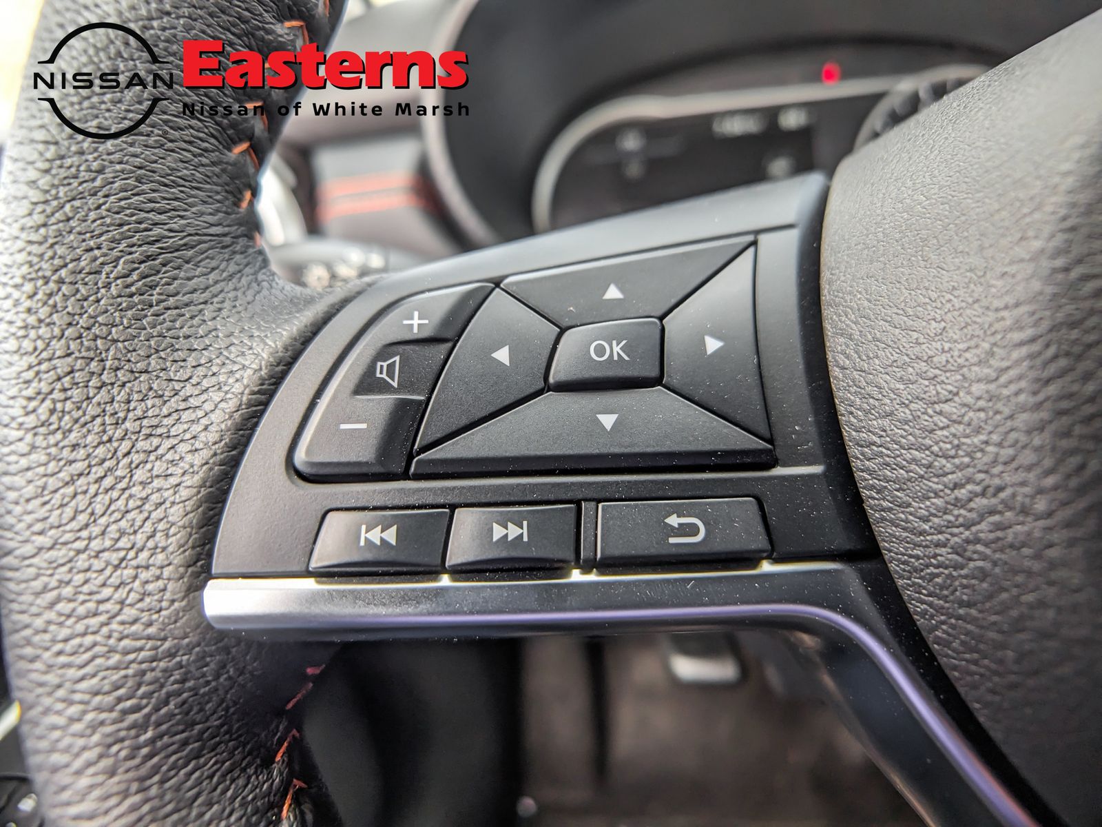 2025 Nissan Versa SR Image 24 of 35