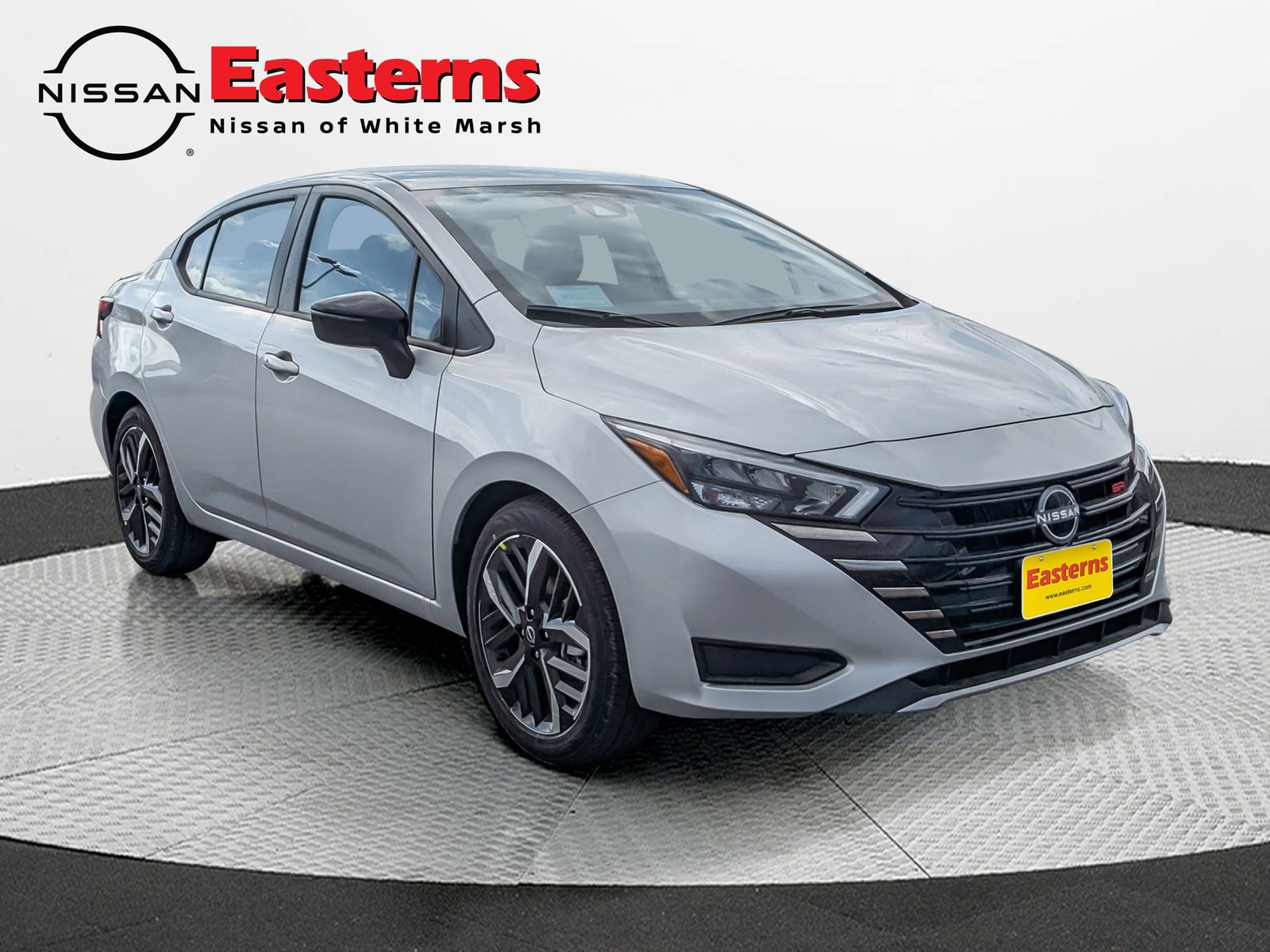 2025 Nissan Versa SR Image 4 of 35