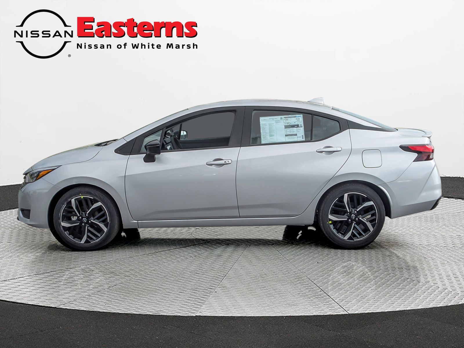 2025 Nissan Versa SR Image 10 of 35