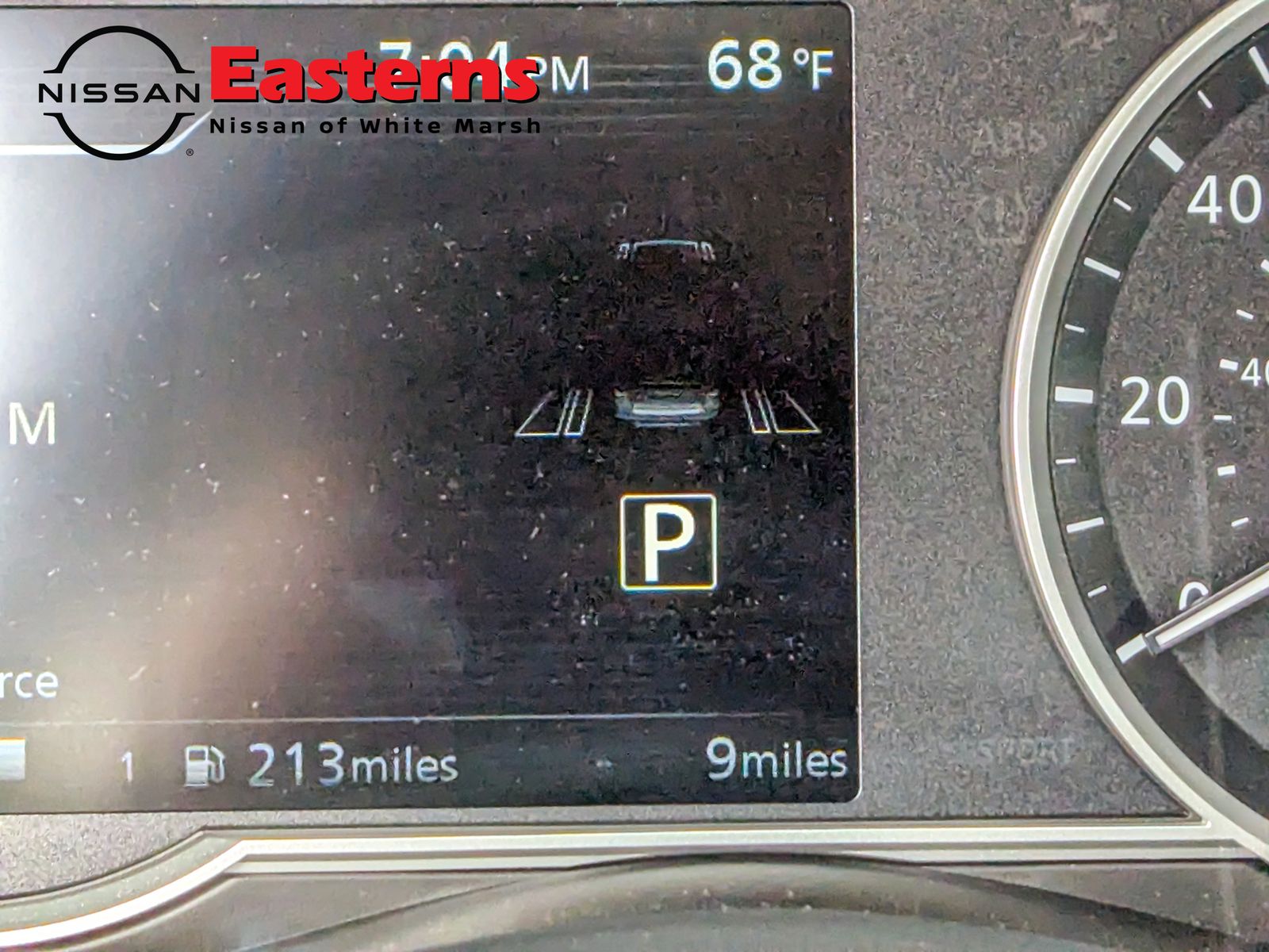 2025 Nissan Versa SR Image 17 of 35