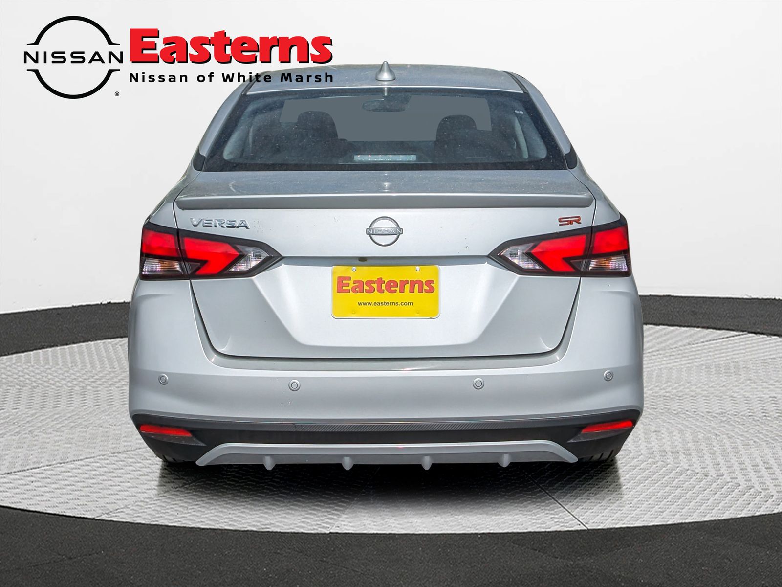 2025 Nissan Versa SR Image 8 of 35