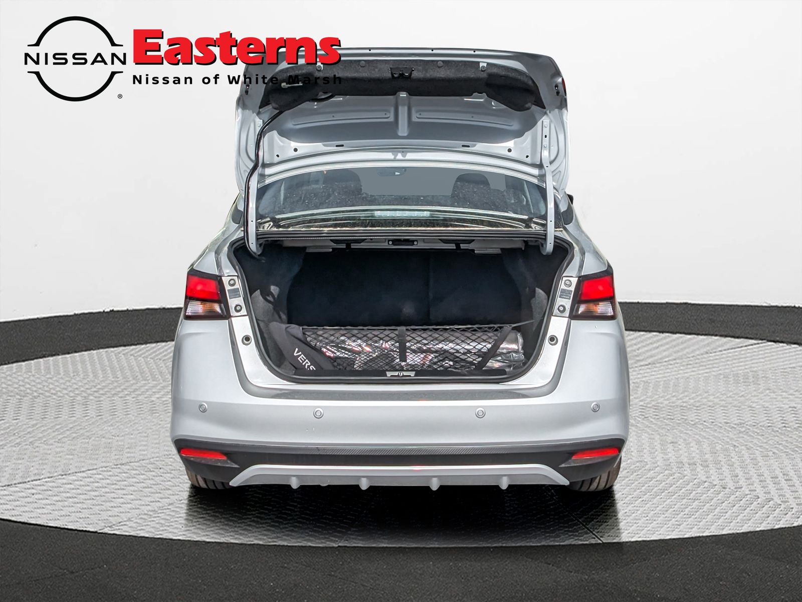 2025 Nissan Versa SR Image 12 of 35