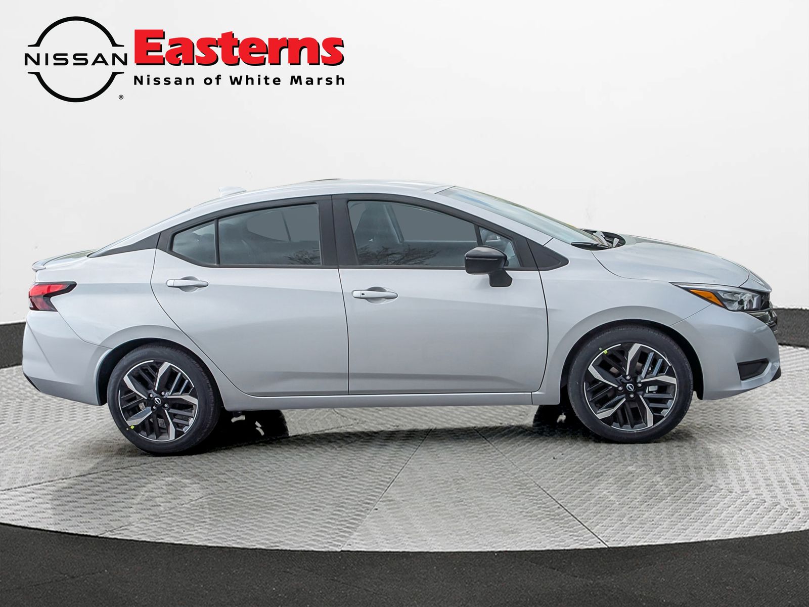 2025 Nissan Versa SR Image 5 of 35