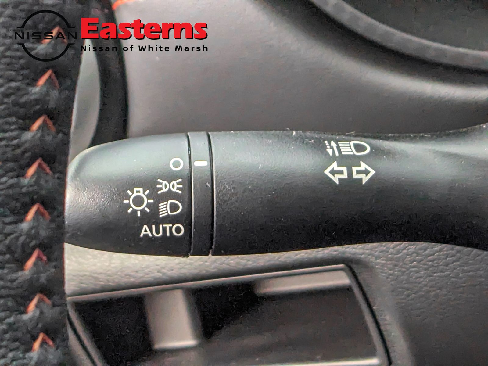 2025 Nissan Versa SR Image 18 of 35