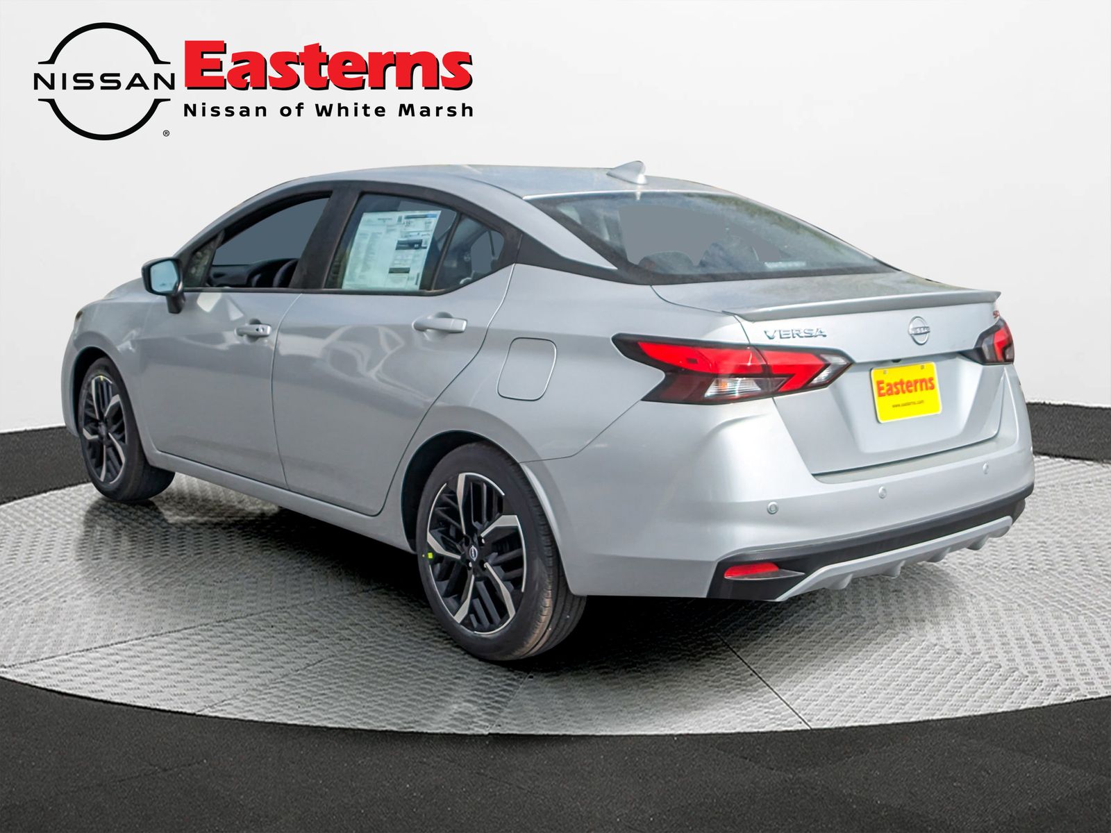 2025 Nissan Versa SR Image 9 of 35