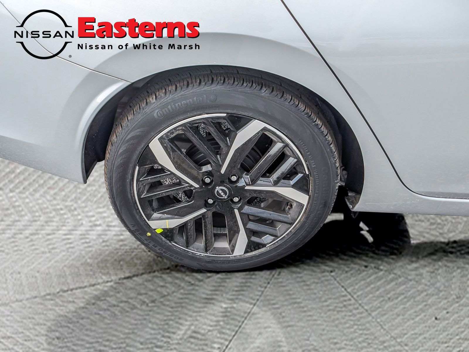 2025 Nissan Versa SR Image 11 of 35