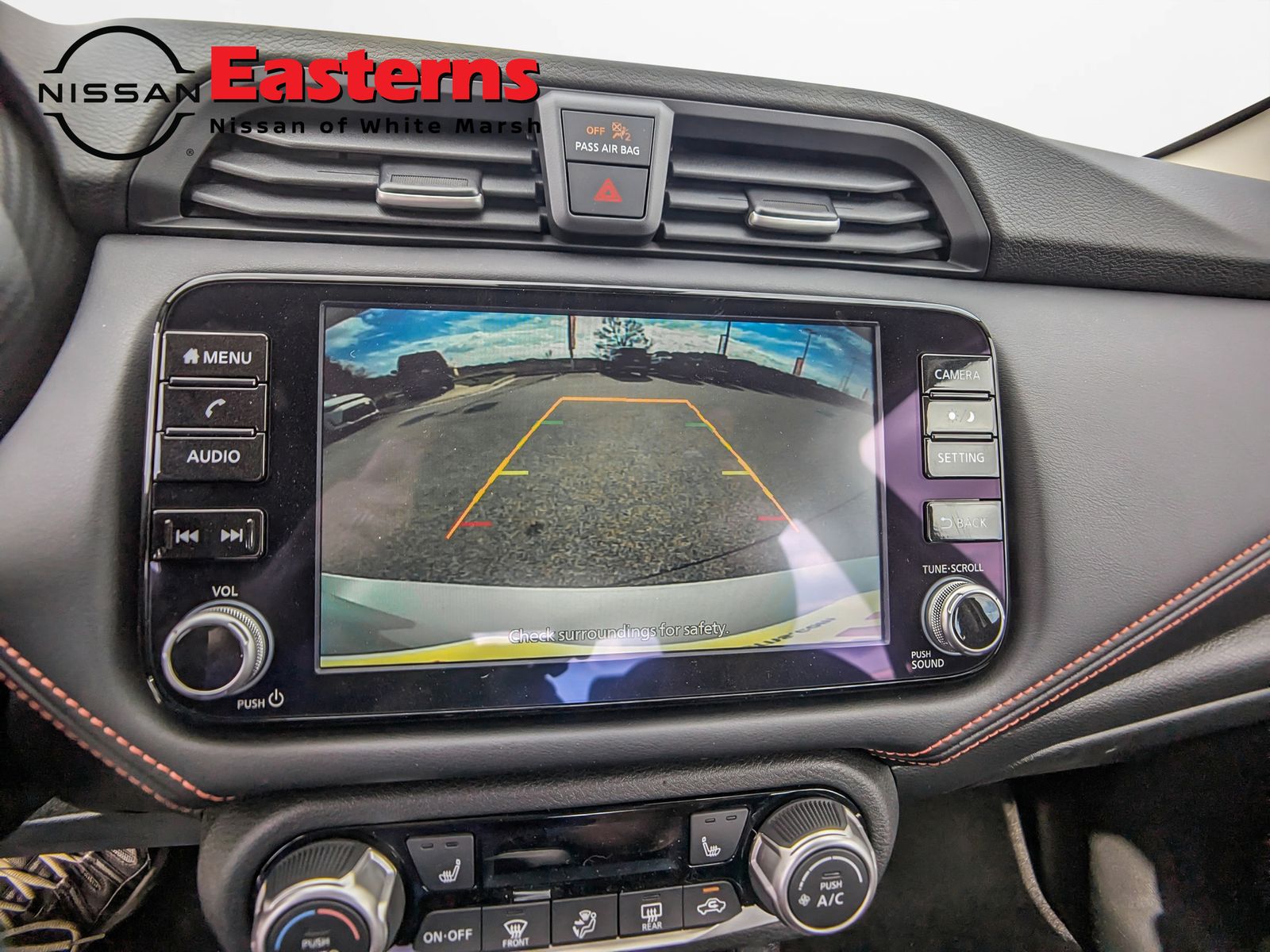 2025 Nissan Versa SR Image 19 of 35